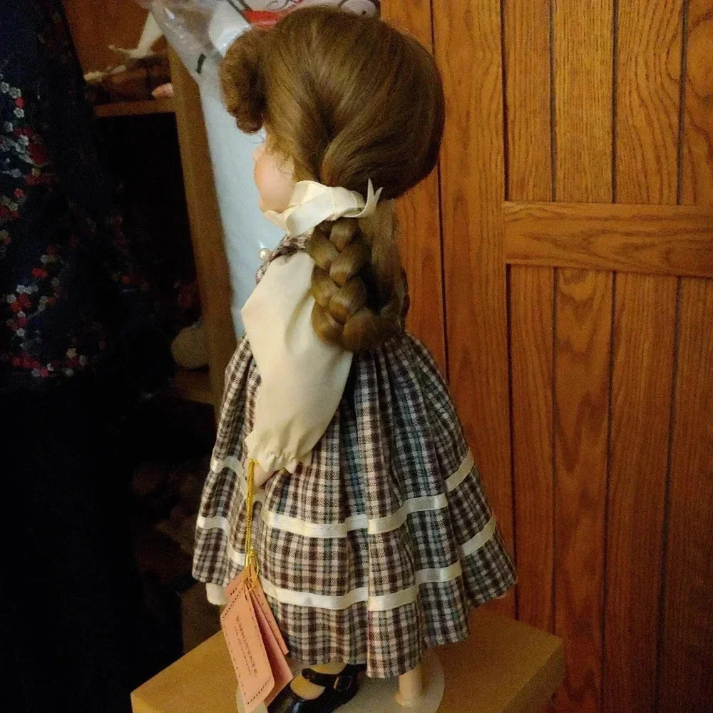 Porcelain doll - Picture 2 of 9